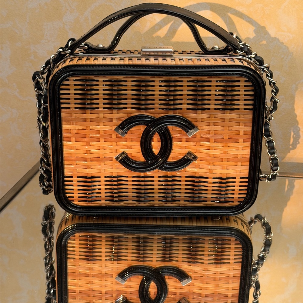 Chanel Black Patent Leather and Natural Rattan Wicker CC Filigree Medium Bag